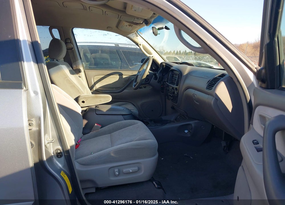 2005 TOYOTA SEQUOIA SR5 V8 VIN: 5TDBT44A75S236420