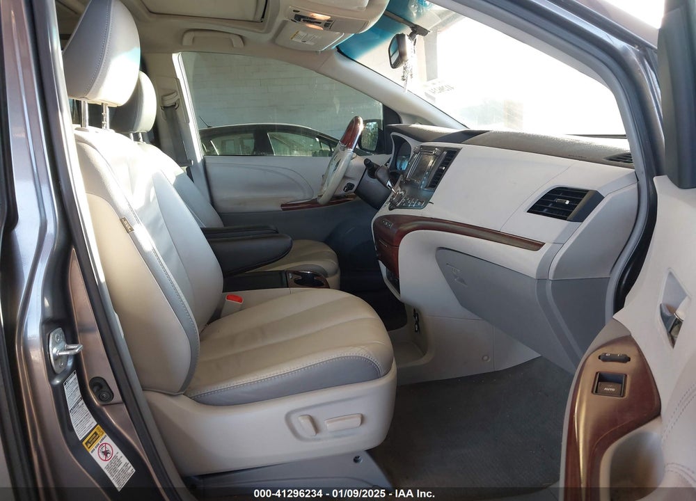 2011 TOYOTA SIENNA XLE LIMITED VIN: 5TDDK3DC0BS023652