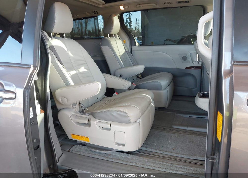 2011 TOYOTA SIENNA XLE LIMITED VIN: 5TDDK3DC0BS023652