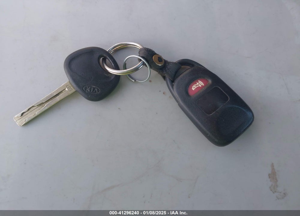 2012 KIA SORENTO LX VIN: 5XYKT3A64CG206991