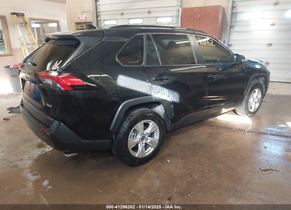 2019 TOYOTA RAV4 XLE VIN: JTMW1RFV9KD042239