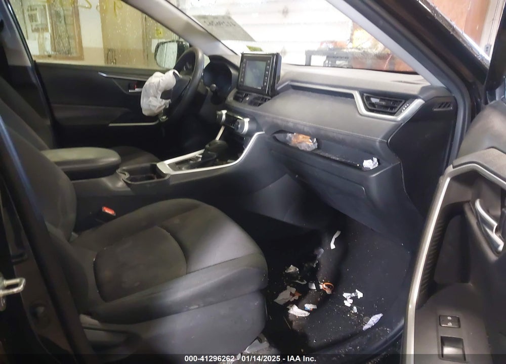2019 TOYOTA RAV4 XLE VIN: JTMW1RFV9KD042239