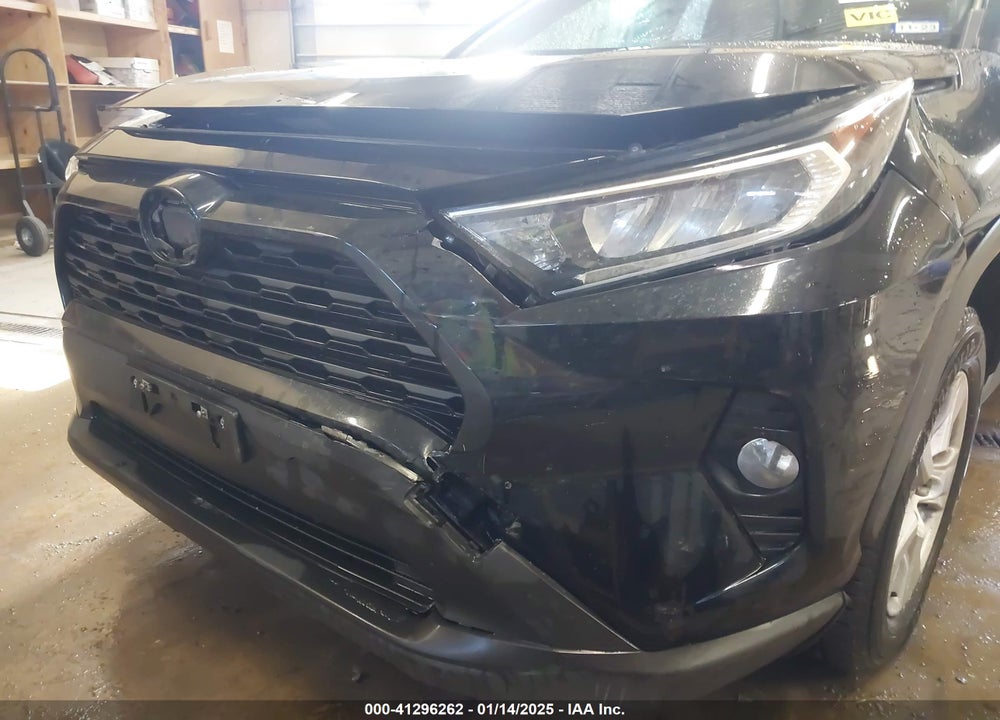 2019 TOYOTA RAV4 XLE VIN: JTMW1RFV9KD042239