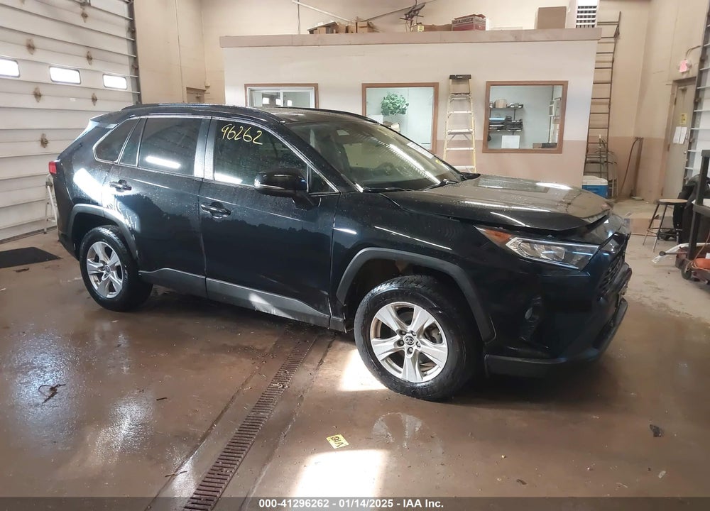 2019 TOYOTA RAV4 XLE VIN: JTMW1RFV9KD042239