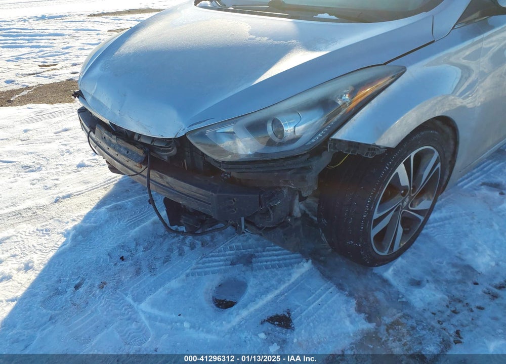 2014 HYUNDAI ELANTRA VIN: 5NPDH4AE2EH469418