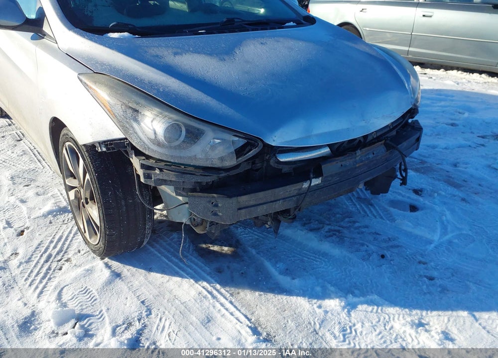 2014 HYUNDAI ELANTRA VIN: 5NPDH4AE2EH469418