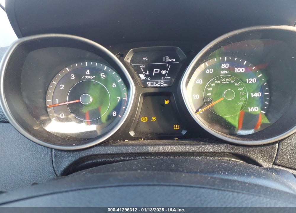 2014 HYUNDAI ELANTRA VIN: 5NPDH4AE2EH469418