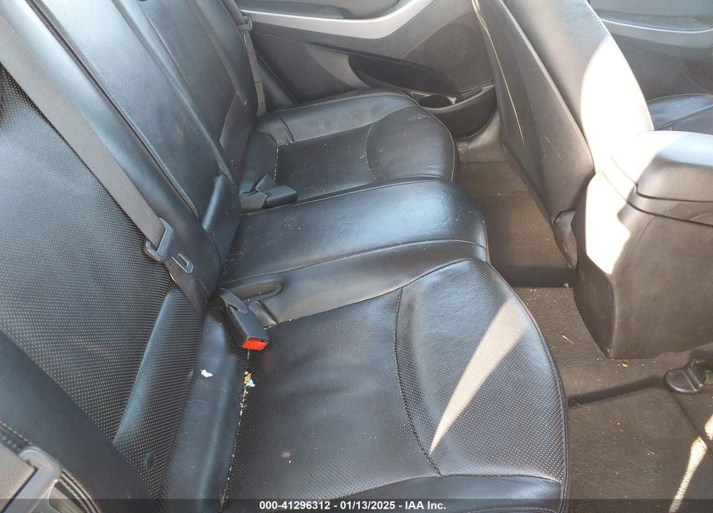 2014 HYUNDAI ELANTRA VIN: 5NPDH4AE2EH469418