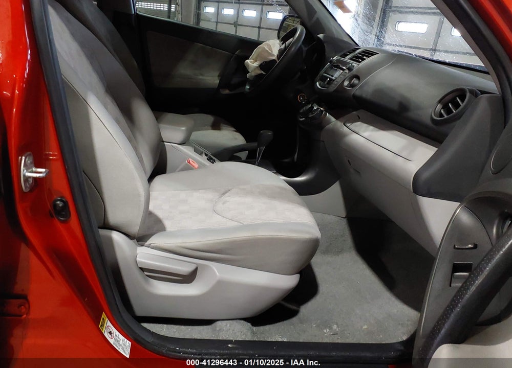 2011 TOYOTA RAV4 VIN: 2T3ZF4DV2BW069077
