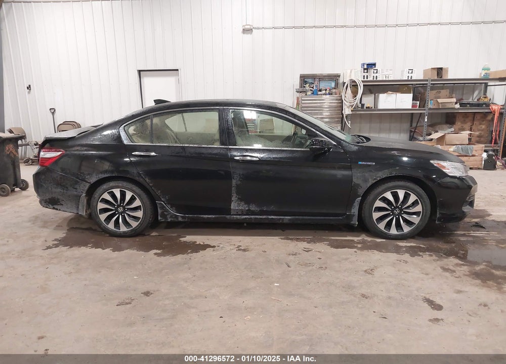 2017 HONDA ACCORD VIN: JHMCR6F78HC004459