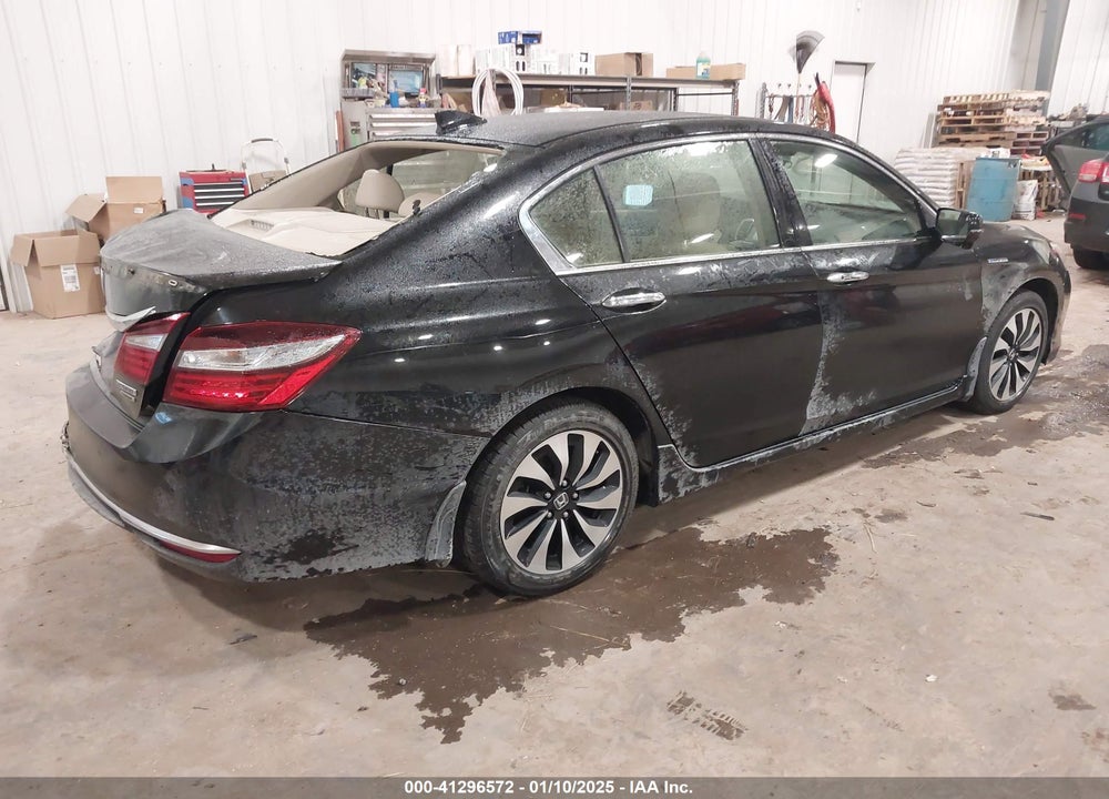 2017 HONDA ACCORD VIN: JHMCR6F78HC004459