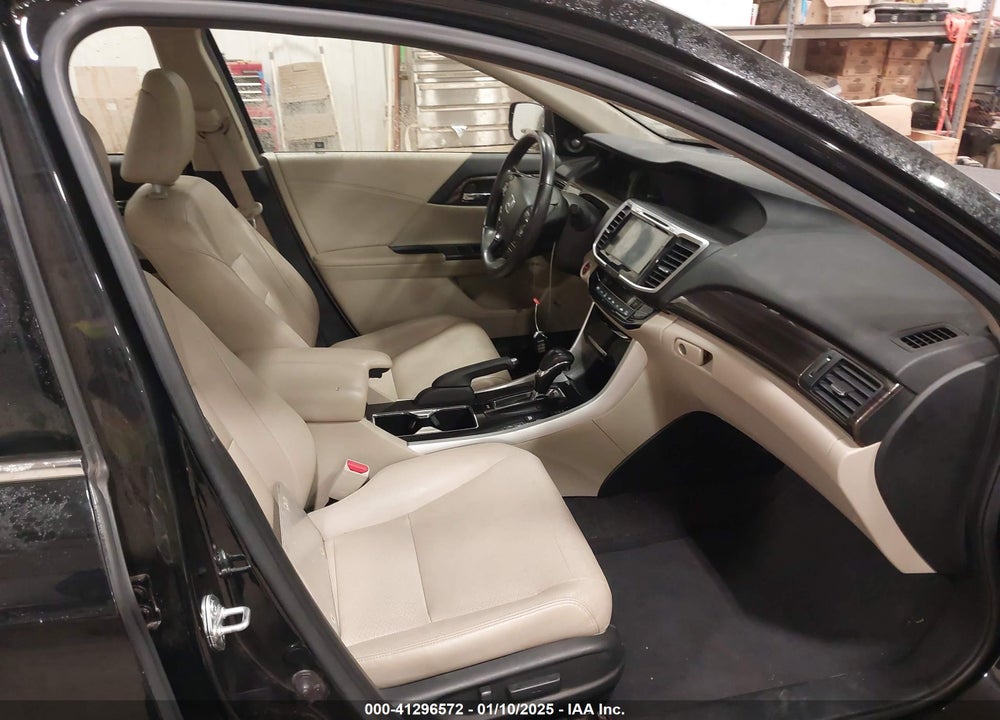 2017 HONDA ACCORD VIN: JHMCR6F78HC004459