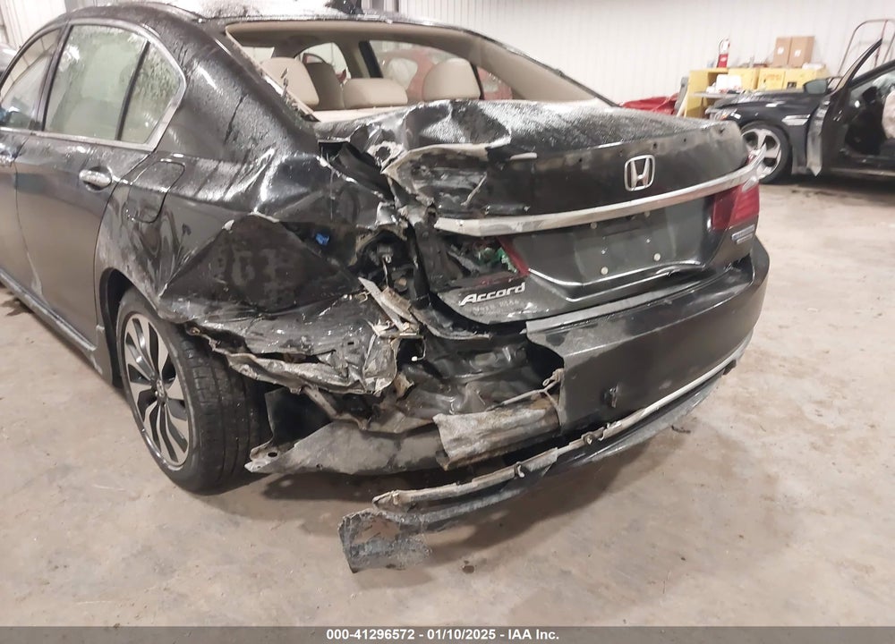 2017 HONDA ACCORD VIN: JHMCR6F78HC004459