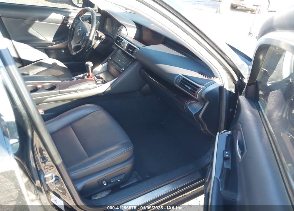 2018 LEXUS IS 300 VIN: JTHC81D28J5032737