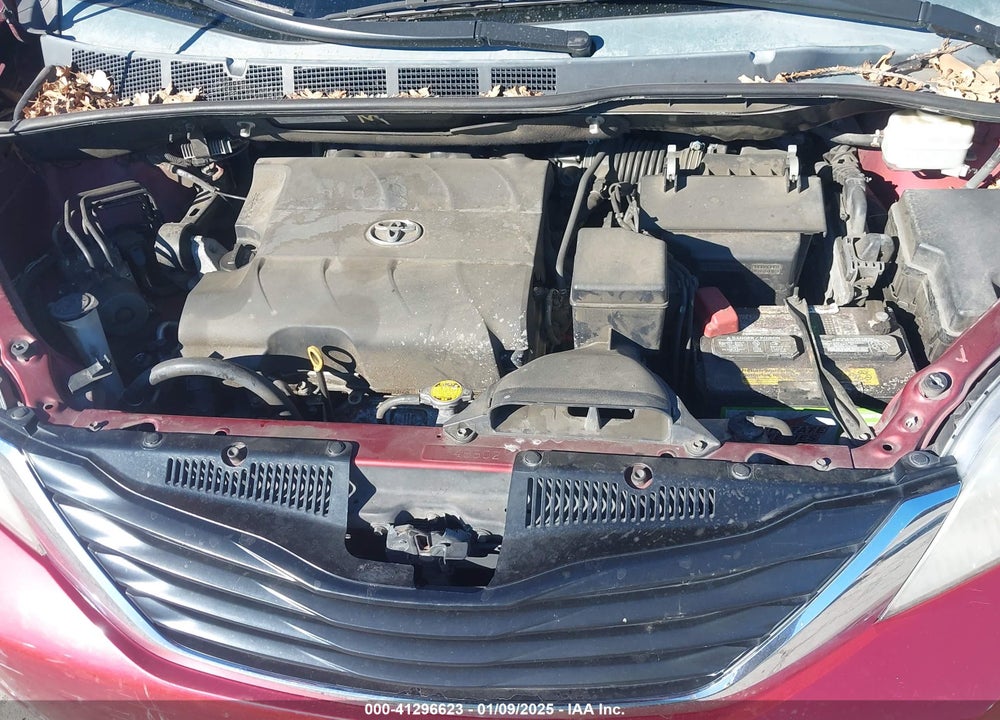 2013 TOYOTA SIENNA LE V6 8 PASSENGER VIN: 5TDKK3DC9DS311406