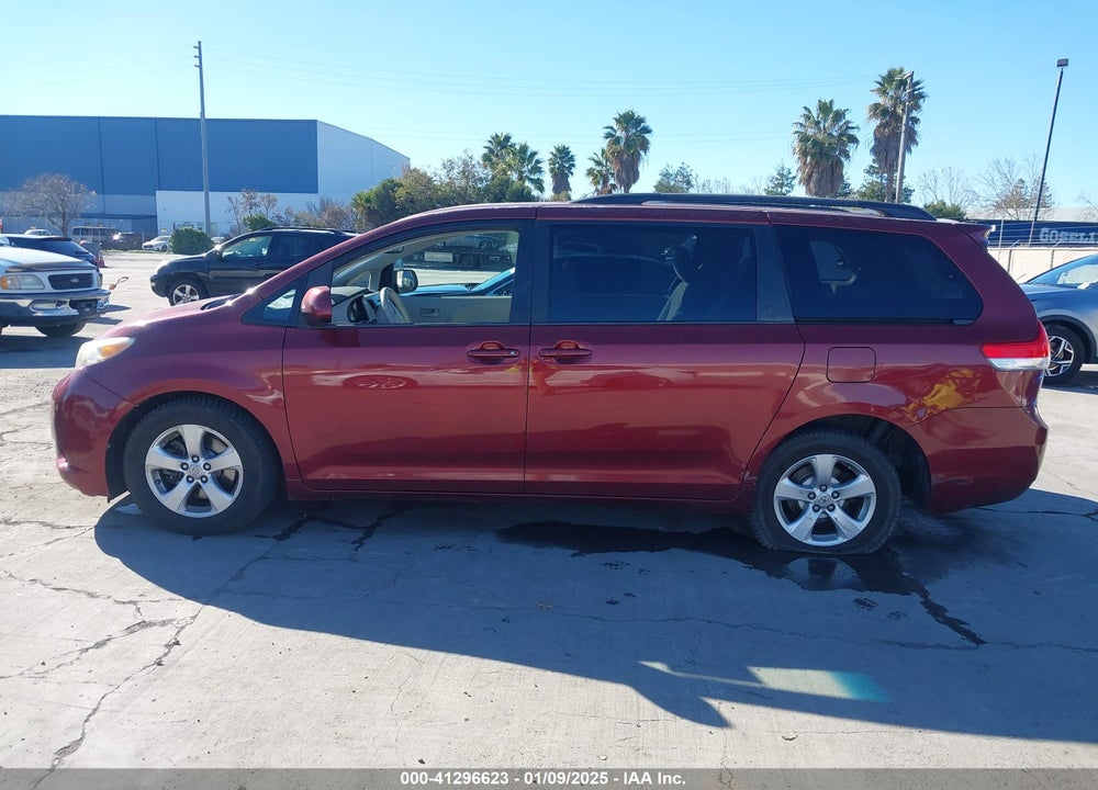 2013 TOYOTA SIENNA LE V6 8 PASSENGER VIN: 5TDKK3DC9DS311406