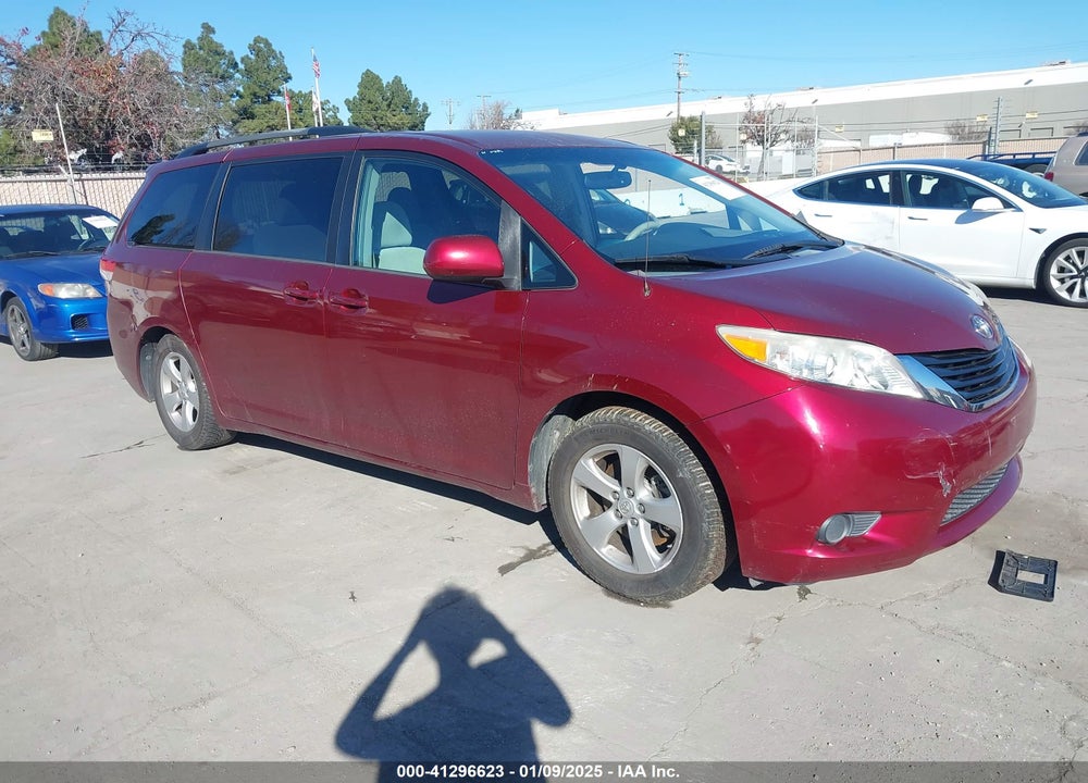 2013 TOYOTA SIENNA LE V6 8 PASSENGER VIN: 5TDKK3DC9DS311406