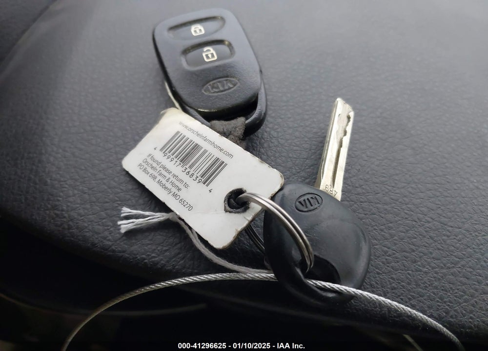 2013 KIA SORENTO LX VIN: 5XYKT3A6XDG384793