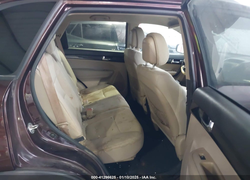 2013 KIA SORENTO LX VIN: 5XYKT3A6XDG384793
