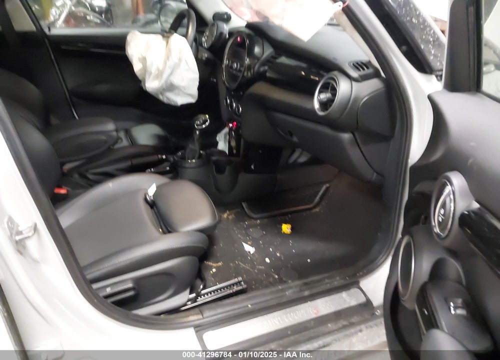 2015 MINI COOPER VIN: WMWXU3C56F2B66449