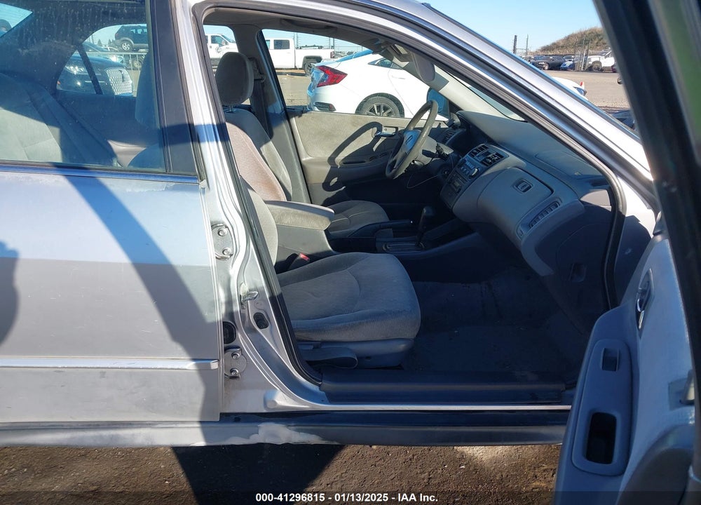 2001 HONDA ACCORD 2.3 LX VIN: 3HGCG66501G711338