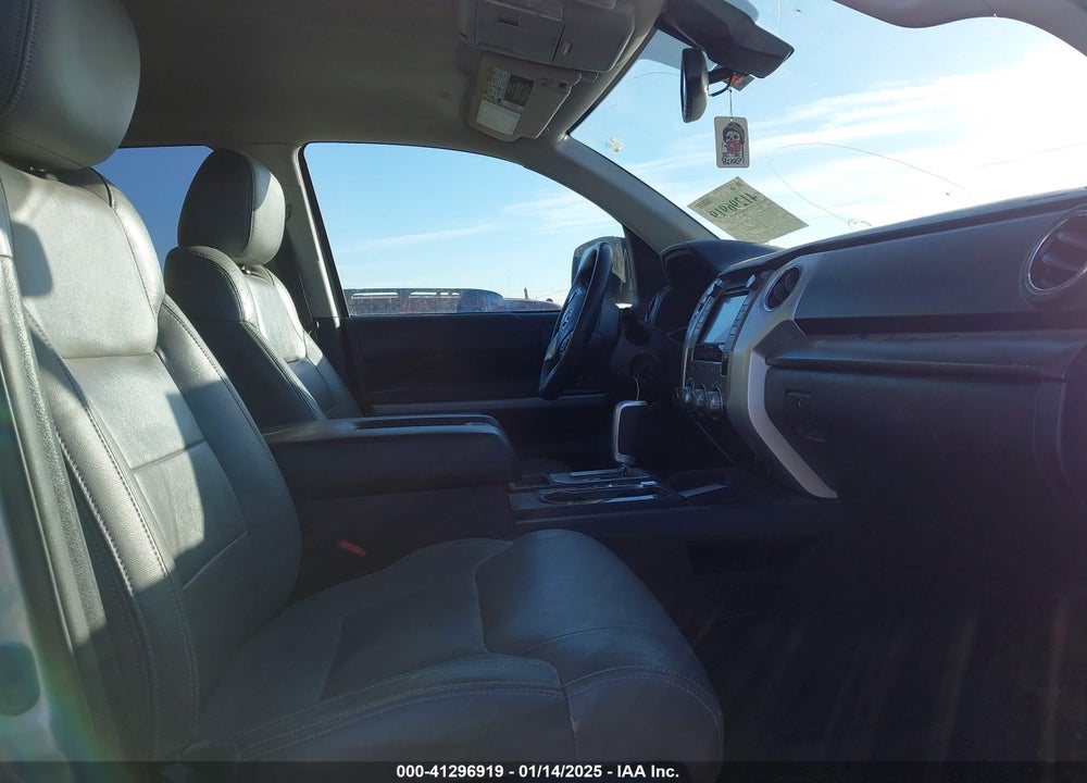 2019 TOYOTA TUNDRA SR5 5.7L V8 VIN: 5TFDW5F10KX835054