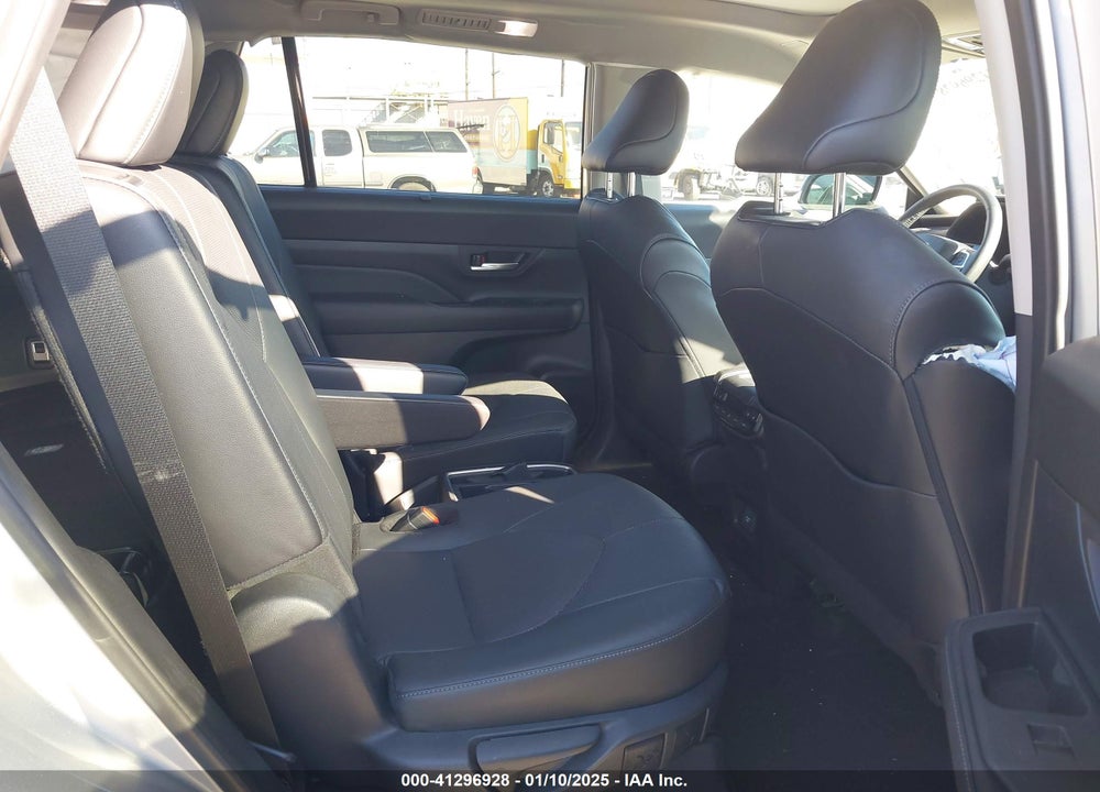 2024 TOYOTA GRAND HIGHLANDER PLATINUM VIN: 5TDAAAB58RS044970