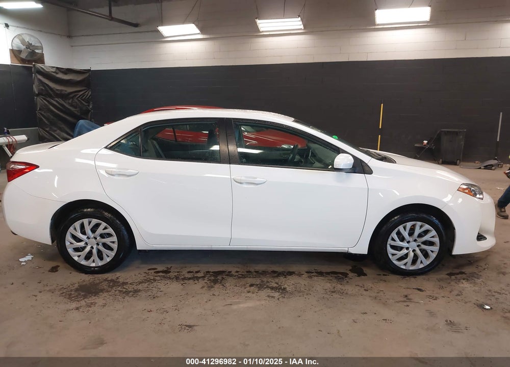 2017 TOYOTA COROLLA LE VIN: 2T1BURHE7HC860643