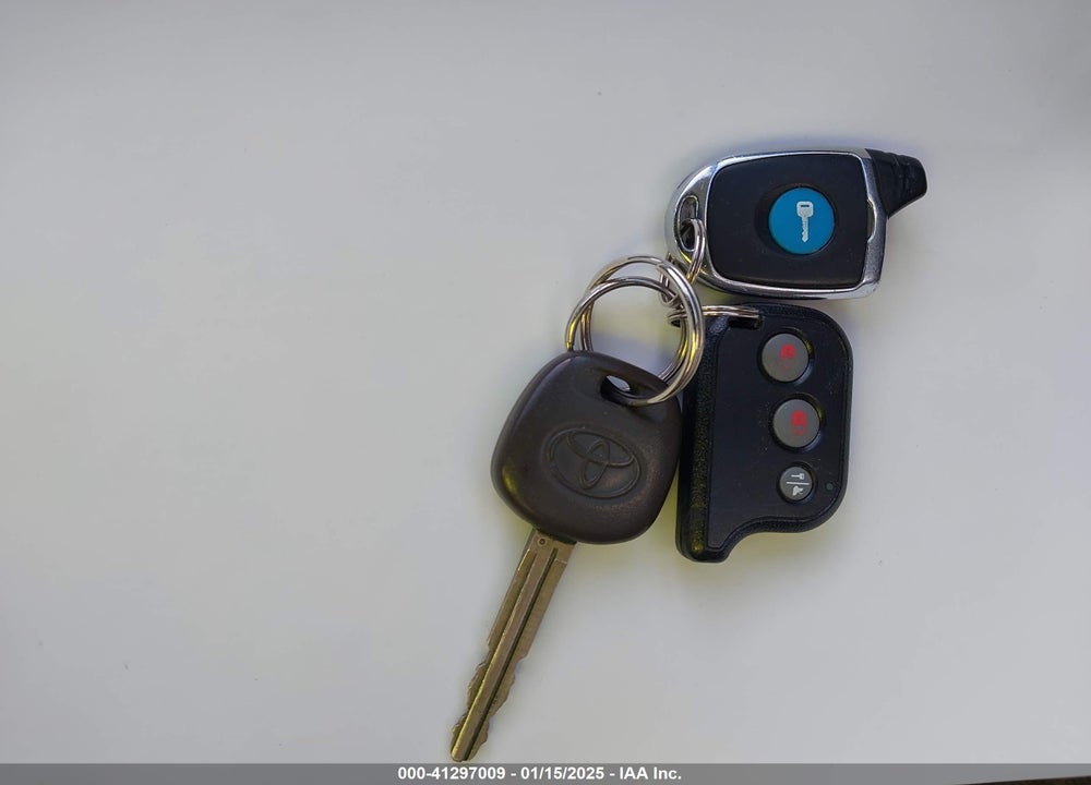 2005 TOYOTA COROLLA LE VIN: 2T1BR32E55C497648