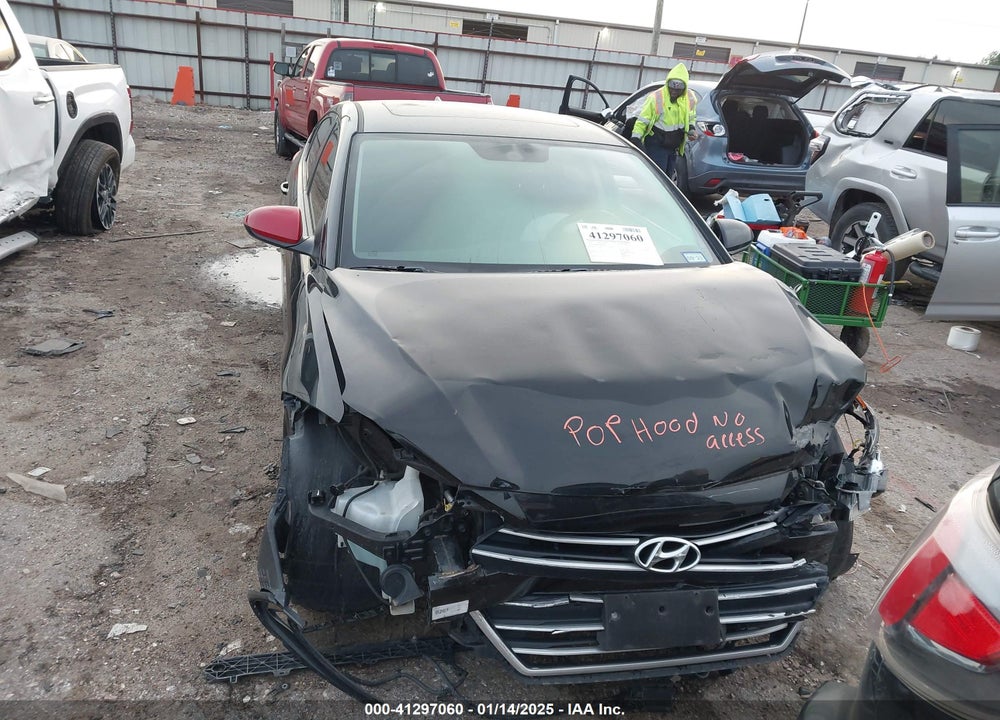 2018 HYUNDAI ELANTRA VIN: 5NPD84LF0JH383105