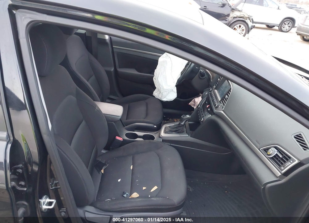 2018 HYUNDAI ELANTRA VIN: 5NPD84LF0JH383105