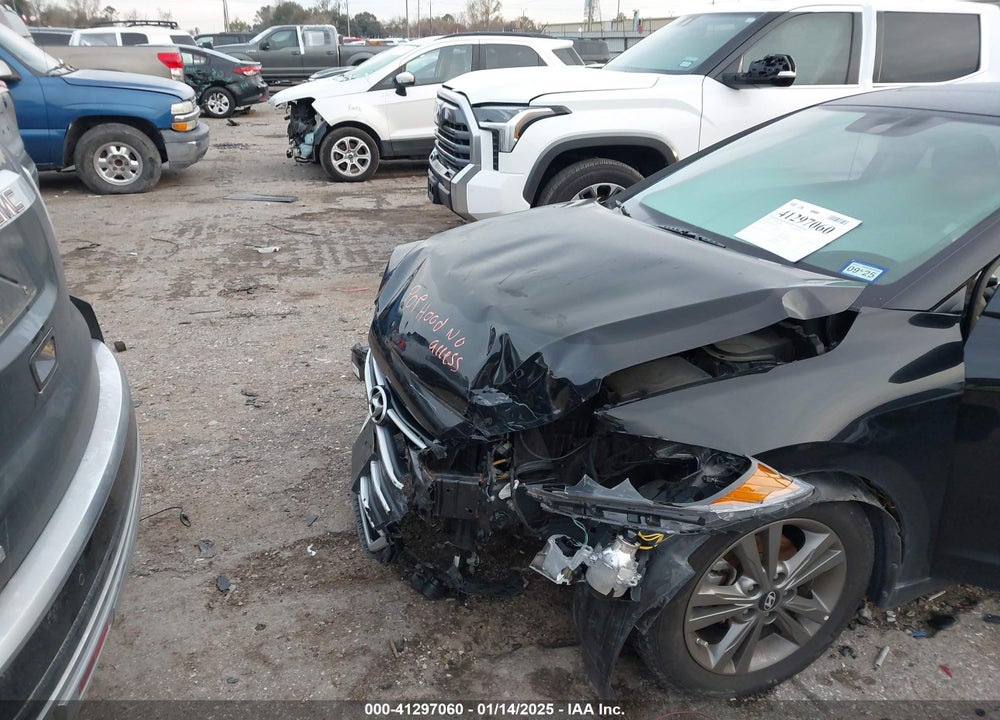 2018 HYUNDAI ELANTRA VIN: 5NPD84LF0JH383105