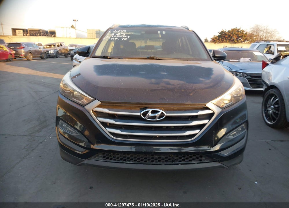 2017 HYUNDAI TUCSON SE VIN: KM8J33A43HU582710