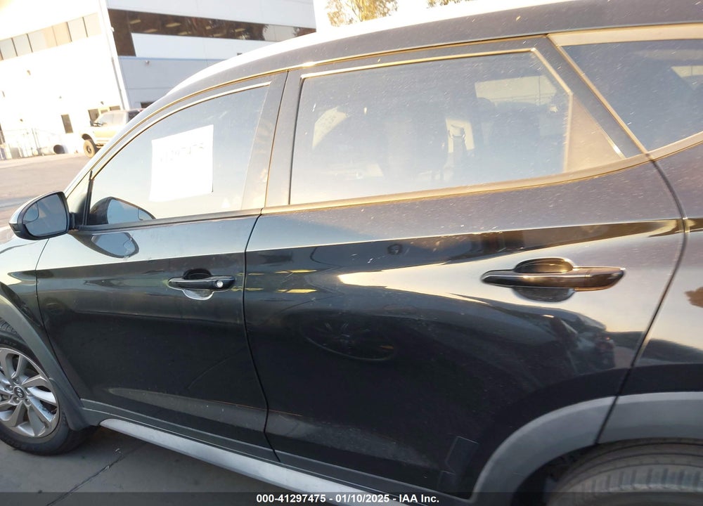 2017 HYUNDAI TUCSON SE VIN: KM8J33A43HU582710