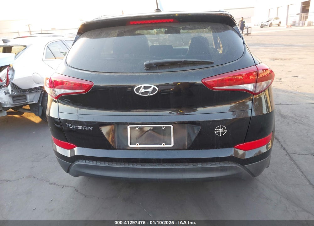 2017 HYUNDAI TUCSON SE VIN: KM8J33A43HU582710