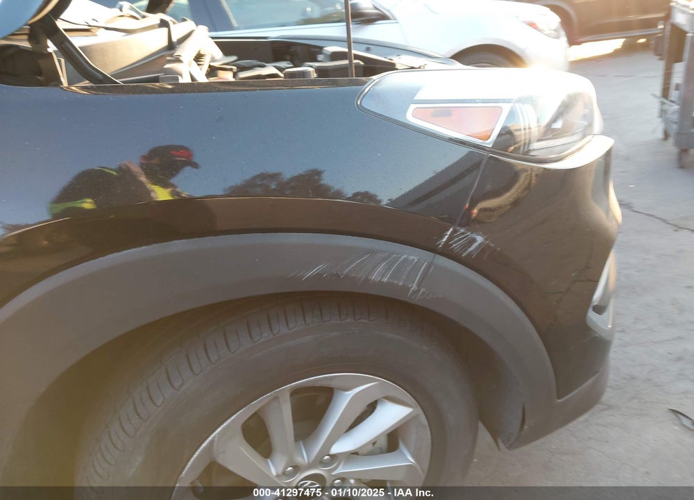 2017 HYUNDAI TUCSON SE VIN: KM8J33A43HU582710