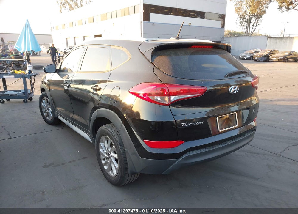 2017 HYUNDAI TUCSON SE VIN: KM8J33A43HU582710