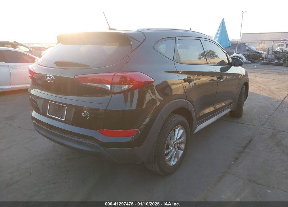 2017 HYUNDAI TUCSON SE VIN: KM8J33A43HU582710