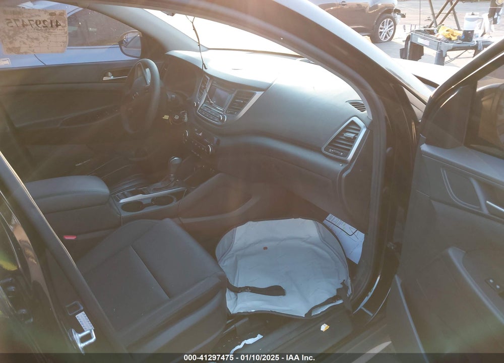 2017 HYUNDAI TUCSON SE VIN: KM8J33A43HU582710