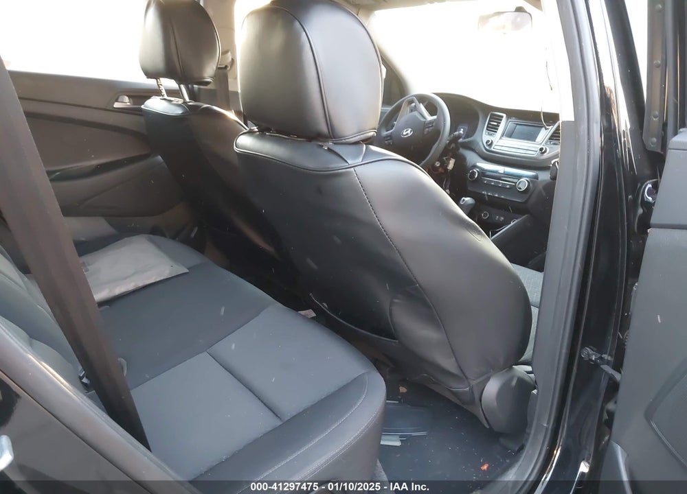 2017 HYUNDAI TUCSON SE VIN: KM8J33A43HU582710