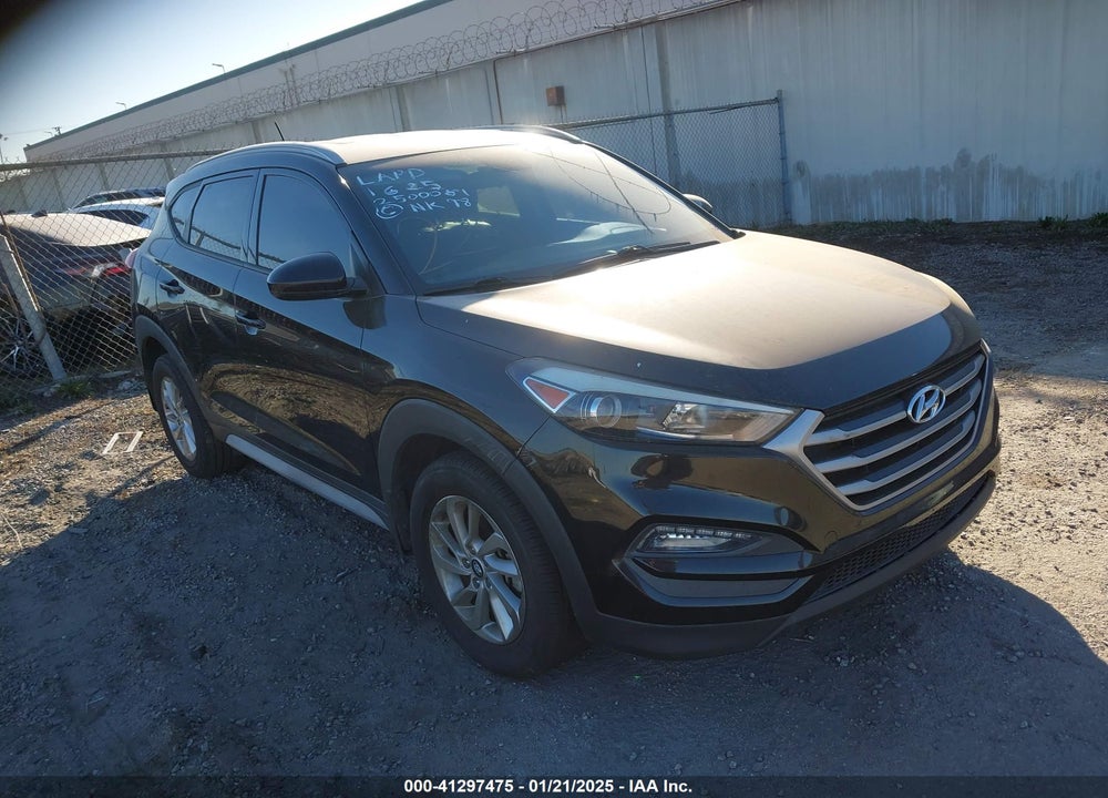 2017 HYUNDAI TUCSON SE VIN: KM8J33A43HU582710