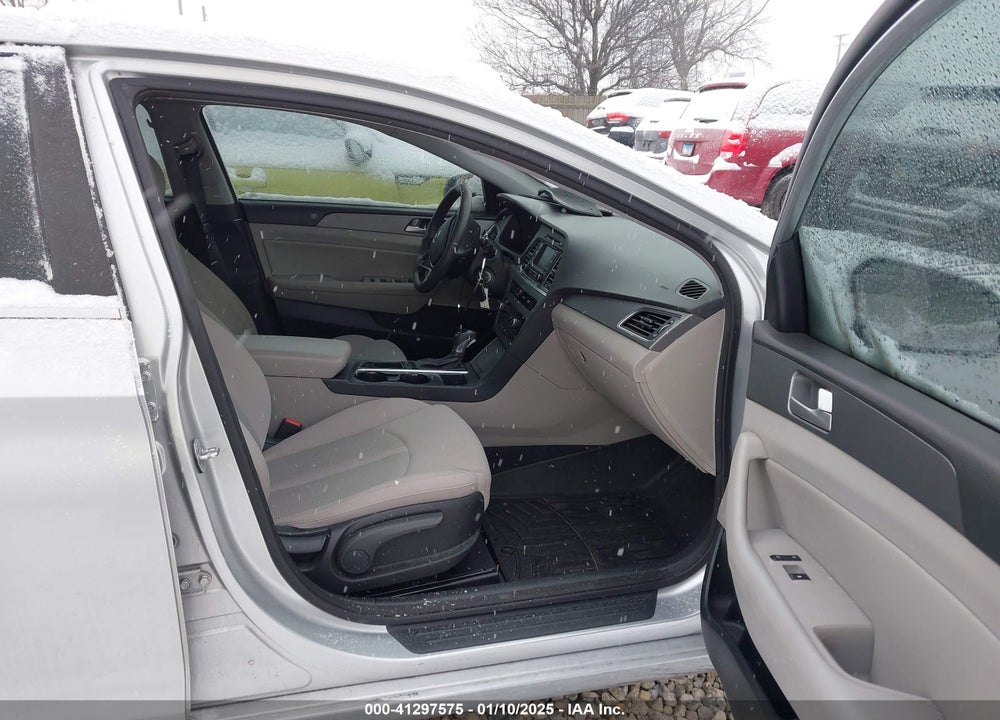 2015 HYUNDAI SONATA VIN: 5NPE24AFXFH209610