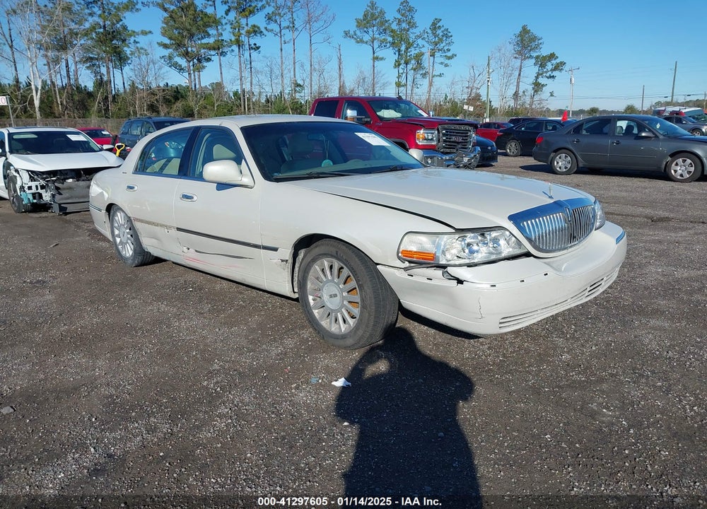 2005 LINCOLN TOWN CAR SIGNATURE VIN: 1LNHM81W95Y606216