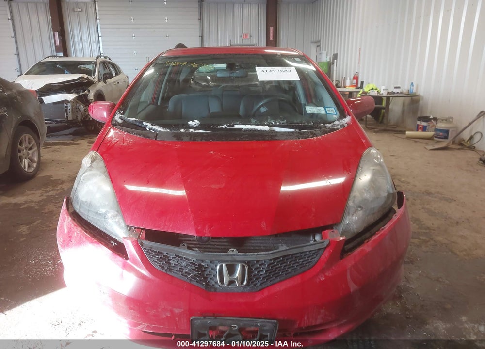 2013 HONDA FIT VIN: JHMGE8H36DC000133