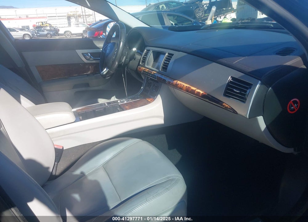 2012 JAGUAR XF VIN: SAJWA0FB5CLS28712
