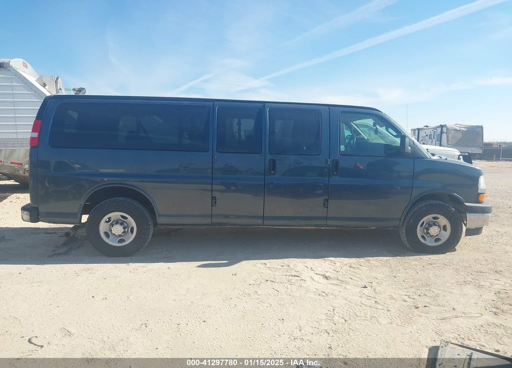 2020 CHEVROLET EXPRESS PASSENGER RWD 3500 EXTENDED WHEELBASE LT VIN: 1GAZGPFG4L1116955