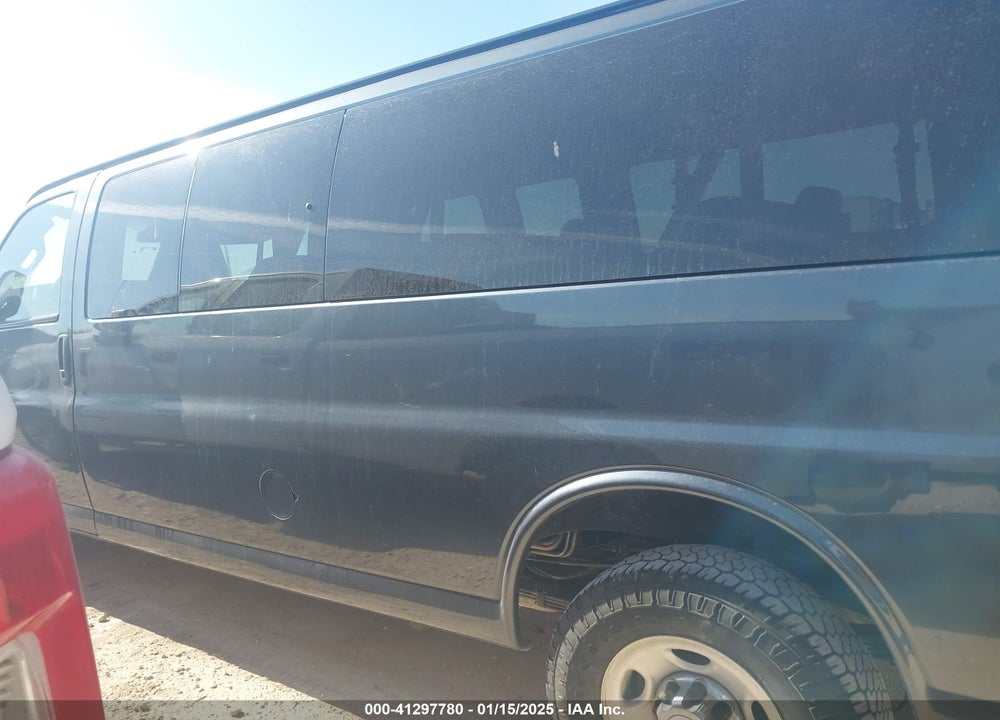 2020 CHEVROLET EXPRESS PASSENGER RWD 3500 EXTENDED WHEELBASE LT VIN: 1GAZGPFG4L1116955