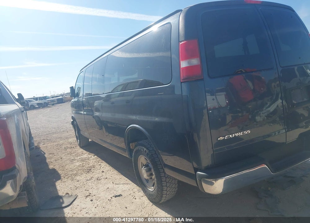 2020 CHEVROLET EXPRESS PASSENGER RWD 3500 EXTENDED WHEELBASE LT VIN: 1GAZGPFG4L1116955