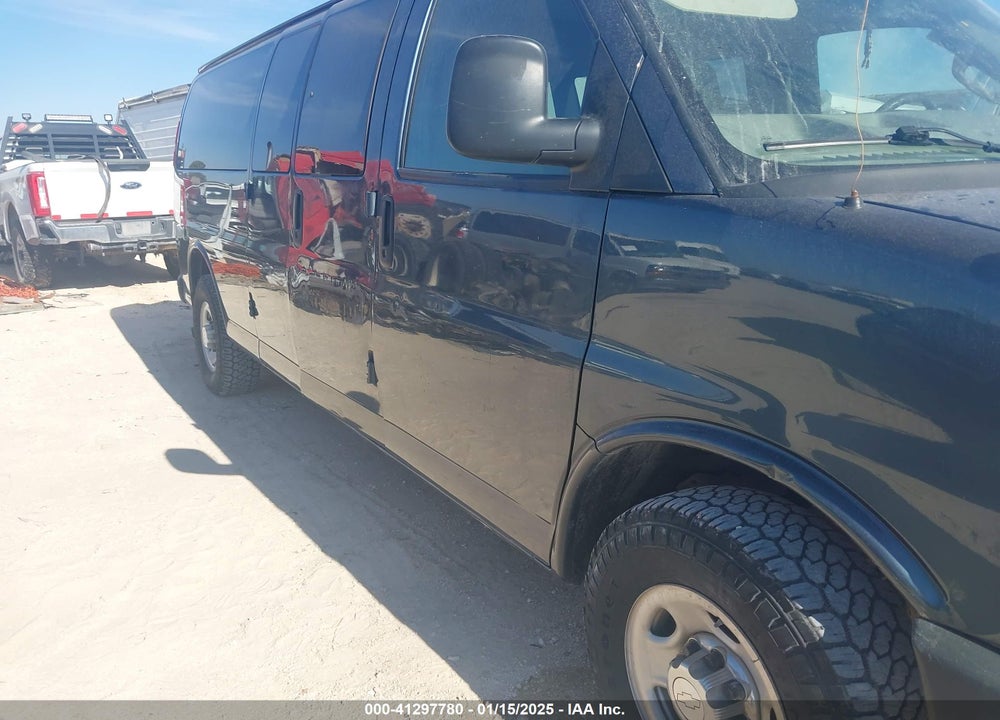 2020 CHEVROLET EXPRESS PASSENGER RWD 3500 EXTENDED WHEELBASE LT VIN: 1GAZGPFG4L1116955