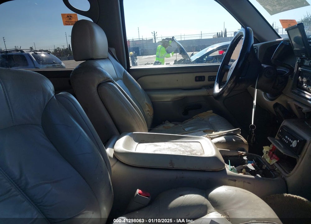 2002 CHEVROLET TAHOE LT VIN: 1GNEK13TX2R324834